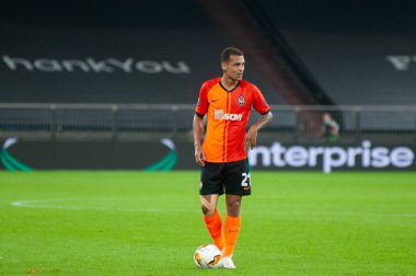 Gelsenkirchen, Almanya - 11 Ağustos 2020: Lig Europa Shakhtar - Basel maçında Alan Patrick. Halka açık etkinliklere izin var. CV salgını sırasında Avrupa sporu.