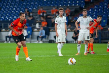 Gelsenkirchen, Almanya - 11 Ağustos 2020: Lig Europa Shakhtar - Basel maçında Alan Patrick. Halka açık etkinliklere izin var. CV salgını sırasında Avrupa sporu.