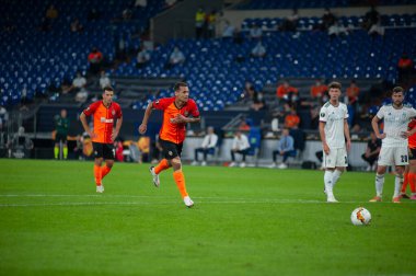 Gelsenkirchen, Almanya - 11 Ağustos 2020: Lig Europa Shakhtar - Basel maçında Alan Patrik. Halka açık etkinliklere izin var. CV salgını sırasında Avrupa sporu.
