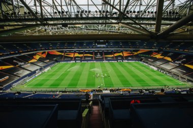 Gelsenkirchen, Almanya - 11 Ağustos 2020: Avrupa Ligi maçından önce Ventils Arena veya Schalke 04 stadyumu. Halka açık etkinliklere izin var. CV salgını sırasında Avrupa sporu.