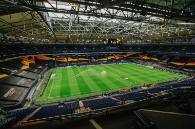 Gelsenkirchen, Almanya - 11 Ağustos 2020: Avrupa Ligi maçından önce Ventils Arena veya Schalke 04 stadyumu. Halka açık etkinliklere izin var. CV salgını sırasında Avrupa sporu.