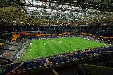 Gelsenkirchen, Almanya - 11 Ağustos 2020: Avrupa Ligi maçından önce Ventils Arena veya Schalke 04 stadyumu. Halka açık etkinliklere izin var. CV salgını sırasında Avrupa sporu.
