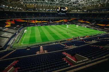 Gelsenkirchen, Almanya - 11 Ağustos 2020: Avrupa Ligi maçından önce Ventils Arena veya Schalke 04 stadyumu. Halka açık etkinliklere izin var. CV salgını sırasında Avrupa sporu.