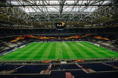 Gelsenkirchen, Almanya - 11 Ağustos 2020: Avrupa Ligi maçından önce Ventils Arena veya Schalke 04 stadyumu. Halka açık etkinliklere izin var. CV salgını sırasında Avrupa sporu.