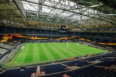 Gelsenkirchen, Almanya - 11 Ağustos 2020: Avrupa Ligi maçından önce Ventils Arena veya Schalke 04 stadyumu. Halka açık etkinliklere izin var. CV salgını sırasında Avrupa sporu.