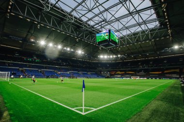 Gelsenkirchen, Almanya - 11 Ağustos 2020: Avrupa Ligi maçından önce Ventils Arena veya Schalke 04 stadyumu. Halka açık etkinliklere izin var. CV salgını sırasında Avrupa sporu.
