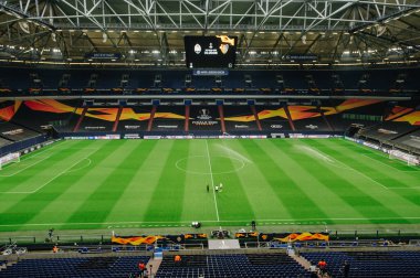 Gelsenkirchen, Almanya - 11 Ağustos 2020: Avrupa Ligi maçından önce Ventils Arena veya Schalke 04 stadyumu. Halka açık etkinliklere izin var. CV salgını sırasında Avrupa sporu.