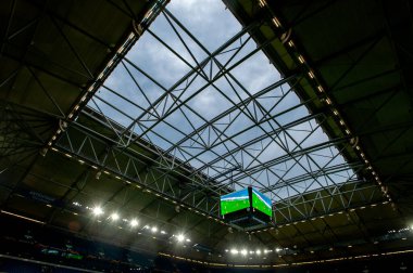 Gelsenkirchen, Almanya - 11 Ağustos 2020: Avrupa Ligi maçından önce Ventils Arena veya Schalke 04 stadyumu. Halka açık etkinliklere izin var. CV salgını sırasında Avrupa sporu.