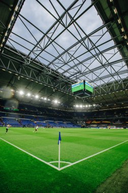 Gelsenkirchen, Almanya - 11 Ağustos 2020: Avrupa Ligi maçından önce Ventils Arena veya Schalke 04 stadyumu. Halka açık etkinliklere izin var. CV salgını sırasında Avrupa sporu.