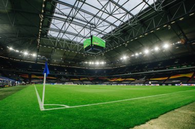 Gelsenkirchen, Almanya - 11 Ağustos 2020: Avrupa Ligi maçından önce Ventils Arena veya Schalke 04 stadyumu. Halka açık etkinliklere izin var. CV salgını sırasında Avrupa sporu.