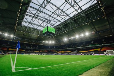 Gelsenkirchen, Almanya - 11 Ağustos 2020: Avrupa Ligi maçından önce Ventils Arena veya Schalke 04 stadyumu. Halka açık etkinliklere izin var. CV salgını sırasında Avrupa sporu.