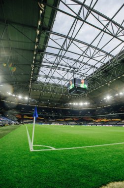 Gelsenkirchen, Almanya - 11 Ağustos 2020: Avrupa Ligi maçından önce Ventils Arena veya Schalke 04 stadyumu. Halka açık etkinliklere izin var. CV salgını sırasında Avrupa sporu.