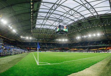 Gelsenkirchen, Almanya - 11 Ağustos 2020: Avrupa Ligi maçından önce Ventils Arena veya Schalke 04 stadyumu. Halka açık etkinliklere izin var. CV salgını sırasında Avrupa sporu.