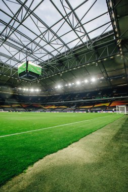 Gelsenkirchen, Almanya - 11 Ağustos 2020: Avrupa Ligi maçından önce Ventils Arena veya Schalke 04 stadyumu. Halka açık etkinliklere izin var. CV salgını sırasında Avrupa sporu.
