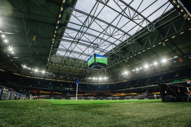 Gelsenkirchen, Almanya - 11 Ağustos 2020: Avrupa Ligi maçından önce Ventils Arena veya Schalke 04 stadyumu. Halka açık etkinliklere izin var. CV salgını sırasında Avrupa sporu.