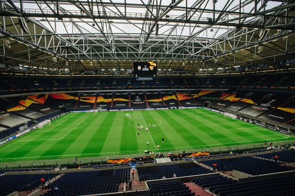 Gelsenkirchen, Almanya - 11 Ağustos 2020: Avrupa Ligi maçından önce Ventils Arena veya Schalke 04 stadyumu. Halka açık etkinliklere izin var. CV salgını sırasında Avrupa sporu.