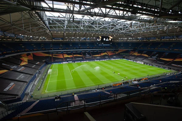 Gelsenkirchen, Almanya - 11 Ağustos 2020: Avrupa Ligi maçından önce Ventils Arena veya Schalke 04 stadyumu. Halka açık etkinliklere izin var. CV salgını sırasında Avrupa sporu.