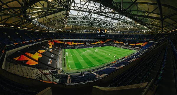 Gelsenkirchen, Almanya - 11 Ağustos 2020: Avrupa Ligi maçından önce Ventils Arena veya Schalke 04 stadyumu. Halka açık etkinliklere izin var. CV salgını sırasında Avrupa sporu.