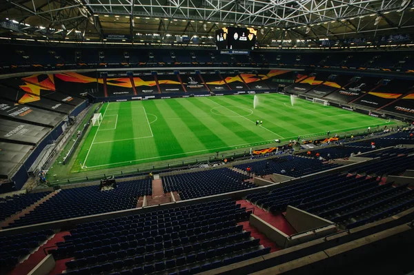 Gelsenkirchen, Almanya - 11 Ağustos 2020: Avrupa Ligi maçından önce Ventils Arena veya Schalke 04 stadyumu. Halka açık etkinliklere izin var. CV salgını sırasında Avrupa sporu.