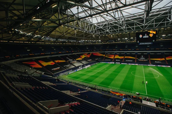 Gelsenkirchen, Almanya - 11 Ağustos 2020: Avrupa Ligi maçından önce Ventils Arena veya Schalke 04 stadyumu. Halka açık etkinliklere izin var. CV salgını sırasında Avrupa sporu.