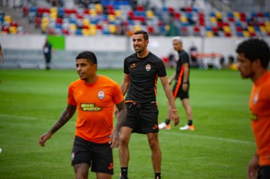 Düsseldorf, Almanya - 16 Ağustos 2020: Dario Srna 'nın FC Shakhtar Donetsk oyuncularının maç öncesi eğitimi fotoğrafları.