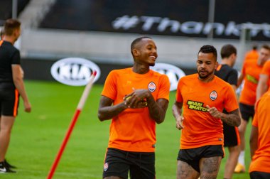 Düsseldorf, Almanya - 16 Ağustos 2020: Fernando Santos 'un FC Shakhtar Donetsk oyuncularının ön antrenman fotoğrafları.