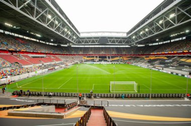 Düsseldorf, Almanya - 16 Ağustos 2020: Düsseldorf 'taki Esprit Arena spor kompleksinin fotoğrafı. 