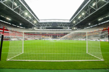 Düsseldorf, Almanya - 16 Ağustos 2020: Düsseldorf 'taki Esprit Arena spor kompleksinin fotoğrafı. 