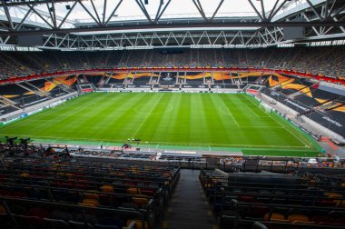 Düsseldorf, Almanya - 16 Ağustos 2020: Düsseldorf 'taki Esprit Arena spor kompleksinin fotoğrafı. 