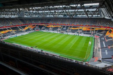 Düsseldorf, Almanya - 16 Ağustos 2020: Düsseldorf 'taki Esprit Arena spor kompleksinin fotoğrafı. 