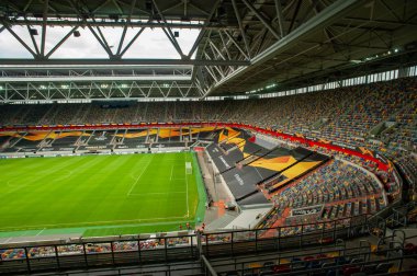 Düsseldorf, Almanya - 16 Ağustos 2020: Düsseldorf 'taki Esprit Arena spor kompleksinin fotoğrafı. 