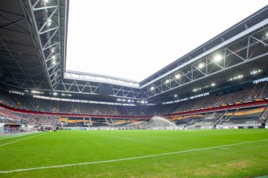 Düsseldorf, Almanya - 16 Ağustos 2020: Düsseldorf 'taki Esprit Arena spor kompleksinin fotoğrafı. 