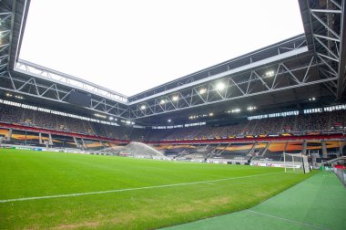 Düsseldorf, Almanya - 16 Ağustos 2020: Düsseldorf 'taki Esprit Arena spor kompleksinin fotoğrafı. 