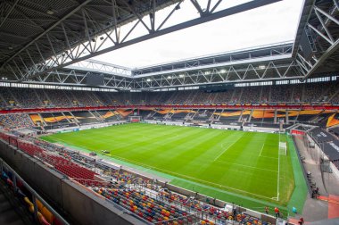 Düsseldorf, Almanya - 16 Ağustos 2020: Düsseldorf 'taki Esprit Arena spor kompleksinin fotoğrafı. 