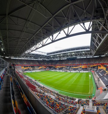 Düsseldorf, Almanya - 16 Ağustos 2020: Düsseldorf 'taki Esprit Arena spor kompleksinin fotoğrafı. 