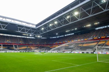 Düsseldorf, Almanya - 16 Ağustos 2020: Düsseldorf 'taki Esprit Arena spor kompleksinin fotoğrafı. 