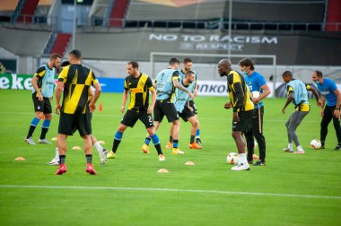 DÜKSELDORF, GERMANY - 17 AĞUSTOS 2020: Düsseldorf 'taki Esprit Arena spor kompleksi üzerinde oynanan UEFA Avrupa Ligi Shakhtar - Inter maçında Inter' in oynadığı Inter Milano futbolcusu. 