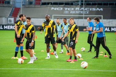 DÜKSELDORF, GERMANY - 17 AĞUSTOS 2020: Düsseldorf 'taki Esprit Arena spor kompleksi üzerinde oynanan UEFA Avrupa Ligi Shakhtar - Inter maçında Inter' in oynadığı Inter Milano futbolcusu. 