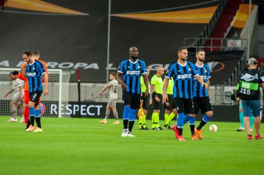 DÜKSELDORF, GERMANY - 17 AĞUSTOS 2020: Düsseldorf 'taki Esprit Arena spor kompleksi üzerinde oynanan UEFA Avrupa Ligi Shakhtar - Inter maçında Inter' in oynadığı Inter Milano futbolcusu. 