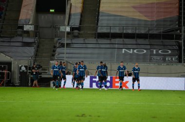 DÜKSELDORF, GERMANY - 17 AĞUSTOS 2020: Düsseldorf 'taki Esprit Arena spor kompleksi üzerinde oynanan UEFA Avrupa Ligi Shakhtar - Inter maçında Inter' in oynadığı Inter Milano futbolcusu. 