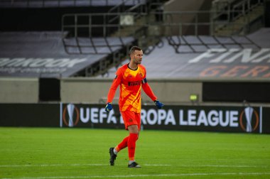 DÜKSELDORF, GERMANY - 17 AUGust 2020: UEFA Avrupa Ligi Shakhtar 'ın Düsseldorf' taki Esprit Arena spor kompleksi Inter 'e karşı oynadığı futbol maçı sırasında futbolcu Samir Handanoviç. 