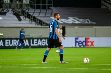 DÜKSELDORF, GERMANY - 17 AUGust 2020: UEFA Avrupa Ligi Shakhtar 'ın Düsseldorf' taki Esprit Arena spor kompleksine karşı oynadığı futbol karşılaşmasında futbolcu Stefan de Vrij. 