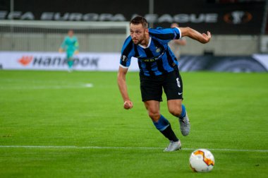 DÜKSELDORF, GERMANY - 17 AUGust 2020: UEFA Avrupa Ligi Shakhtar 'ın Düsseldorf' taki Esprit Arena spor kompleksine karşı oynadığı futbol karşılaşmasında futbolcu Stefan de Vrij. 