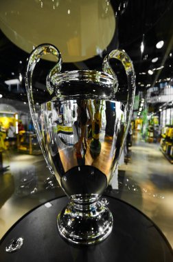 DORTMUND, ALMANY - 12 AĞUSTOS 2020 İduna Park Sinyali. Şampiyonlar Ligi Kupası. UEFA Şampiyonlar Ligi finalinin arka planı 