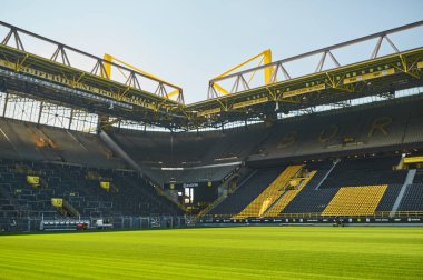 DORTMUND, ALMANY - 12 AĞUSTOS 2020 İduna Park Sinyali. Şampiyonlar Ligi Kupası. UEFA Şampiyonlar Ligi finalinin arka planı 