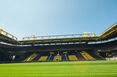 DORTMUND, ALMANY - 12 AĞUSTOS 2020 İduna Park Sinyali. Şampiyonlar Ligi Kupası. UEFA Şampiyonlar Ligi finalinin arka planı 