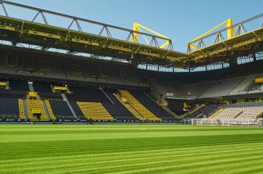 DORTMUND, ALMANY - 12 AĞUSTOS 2020 İduna Park Sinyali. Şampiyonlar Ligi Kupası. UEFA Şampiyonlar Ligi finalinin arka planı 
