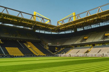 DORTMUND, ALMANY - 12 AĞUSTOS 2020 İduna Park Sinyali. Şampiyonlar Ligi Kupası. UEFA Şampiyonlar Ligi finalinin arka planı 