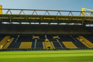 DORTMUND, ALMANY - 12 AĞUSTOS 2020 İduna Park Sinyali. Şampiyonlar Ligi Kupası. UEFA Şampiyonlar Ligi finalinin arka planı 