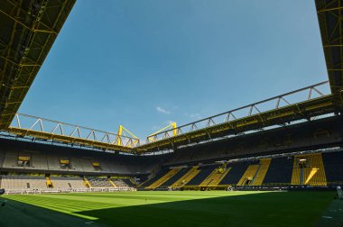 DORTMUND, ALMANY - 12 AĞUSTOS 2020 İduna Park Sinyali. Şampiyonlar Ligi Kupası. UEFA Şampiyonlar Ligi finalinin arka planı 